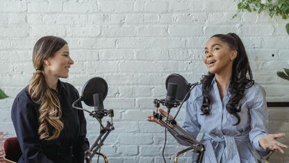 Top 9 podcasts voor vrouwen die houden van verdieping en ontspanning